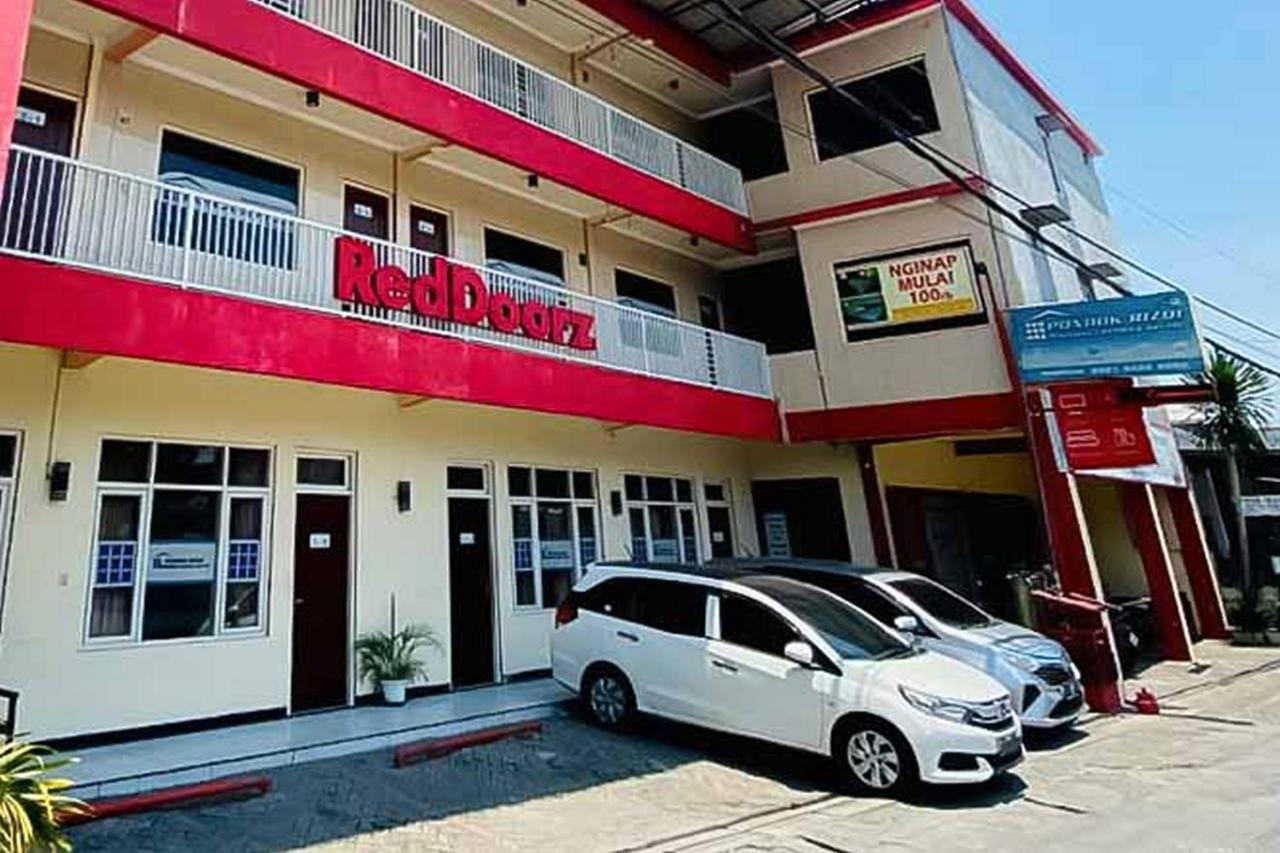 Penginapan Pondok Rizqi Syariah Brebek Exterior foto