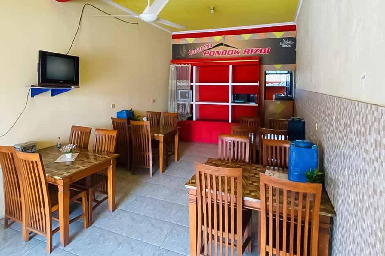 Penginapan Pondok Rizqi Syariah Brebek Exterior foto