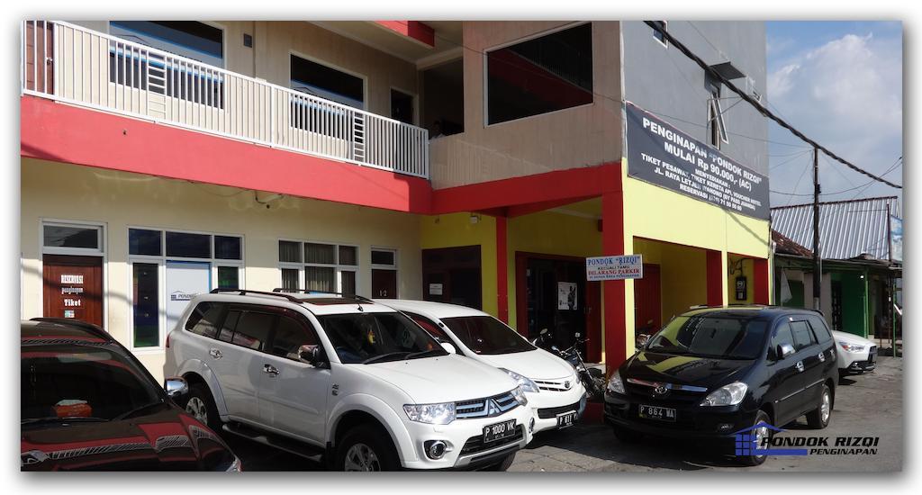 Penginapan Pondok Rizqi Syariah Brebek Exterior foto